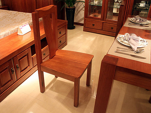 盛世東方實(shí)木家具特賣(mài) 床餐桌椅均跌破4.5折，家居在線選購(gòu)指南